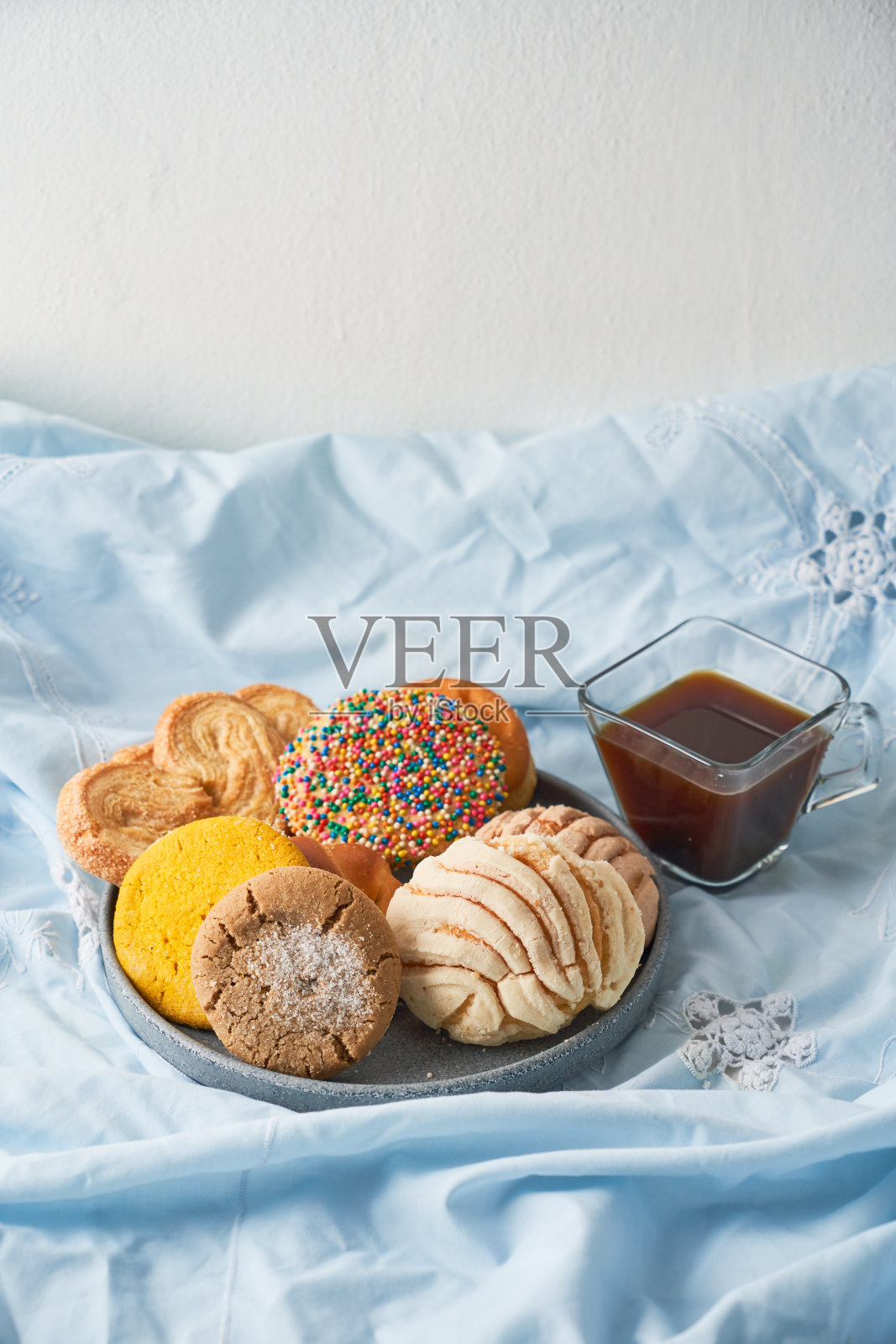 传统的墨西哥甜面包在乡村的背景照片摄影图片