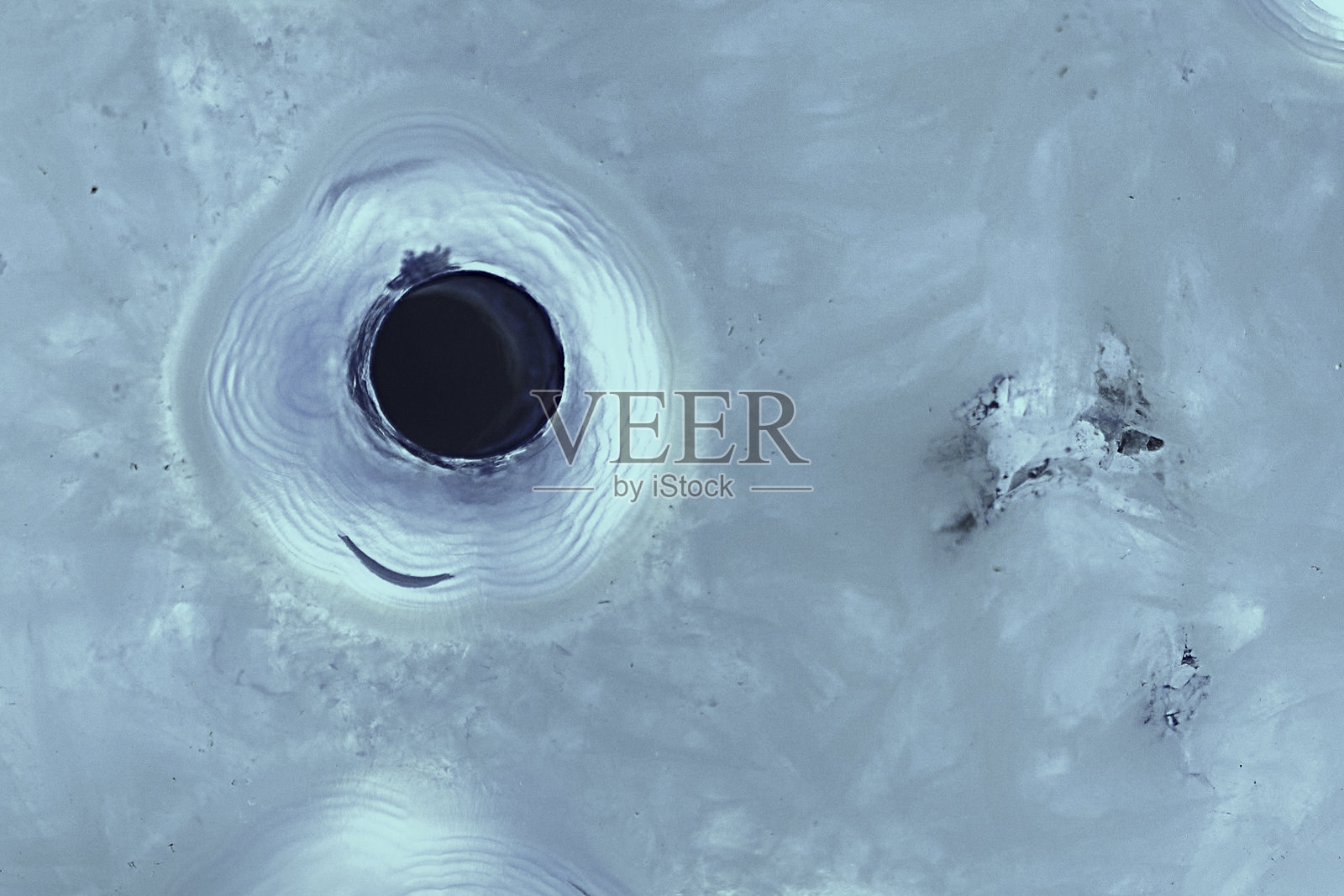 美丽的卷曲大理石石头与彩色纹理。照片摄影图片