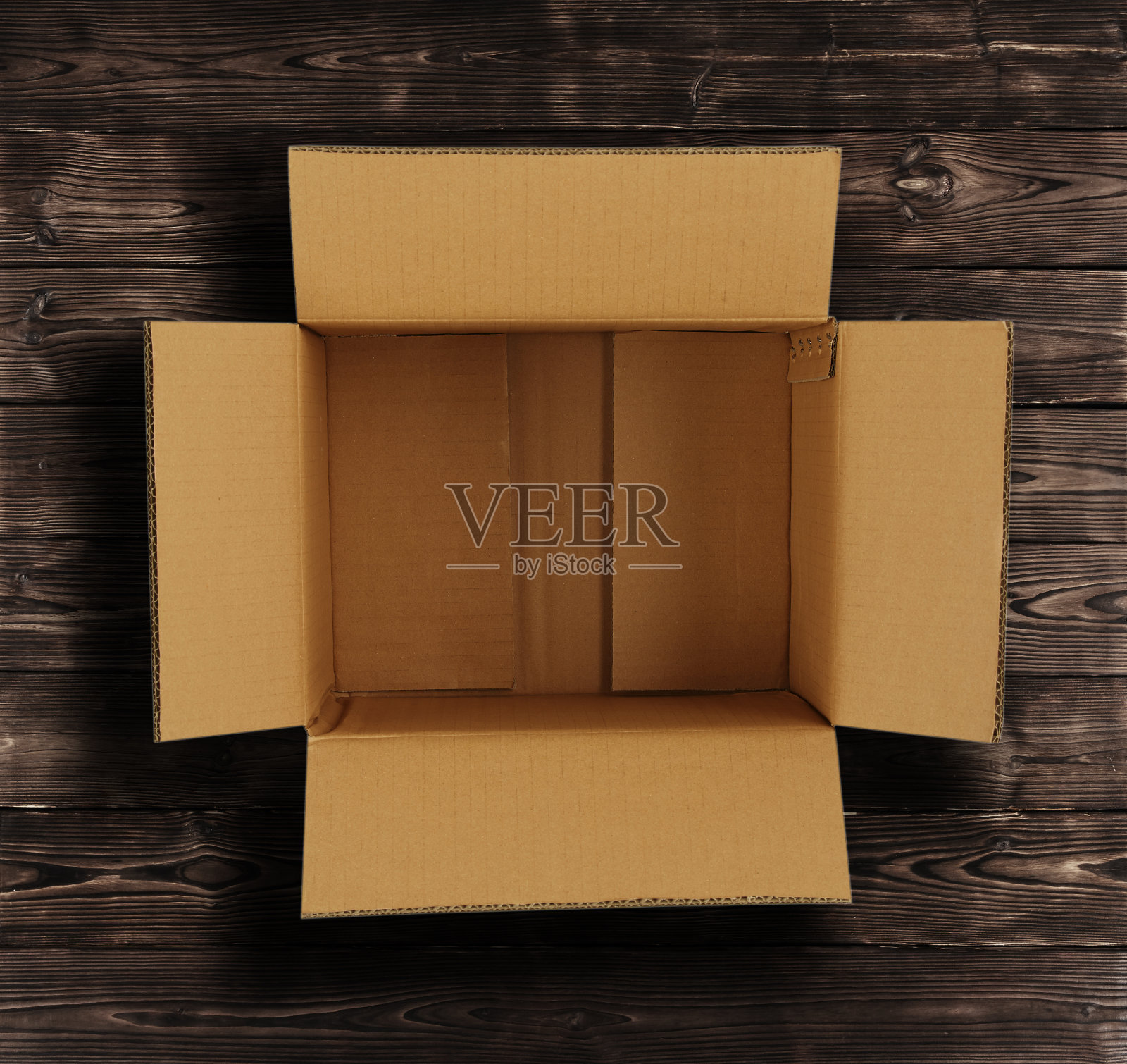 平空开纸板箱。照片摄影图片