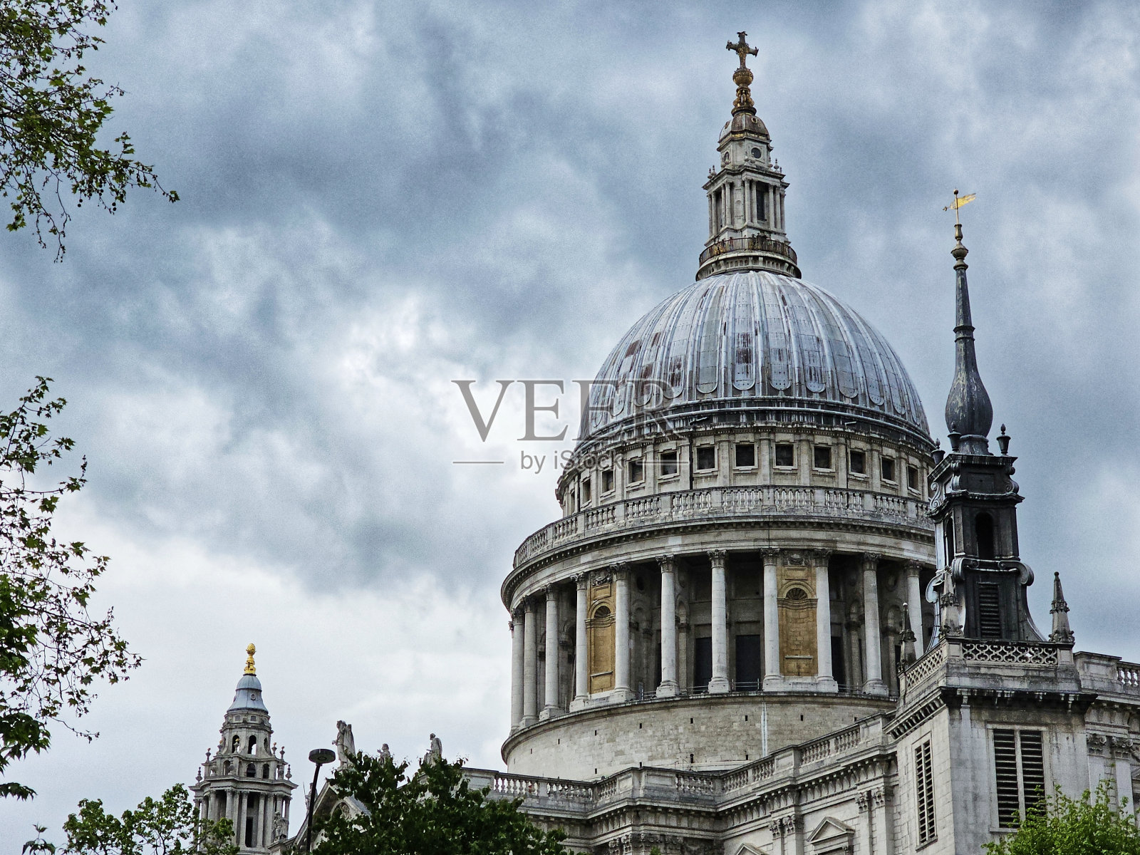 英国伦敦圣保罗大教堂的圆顶照片摄影图片