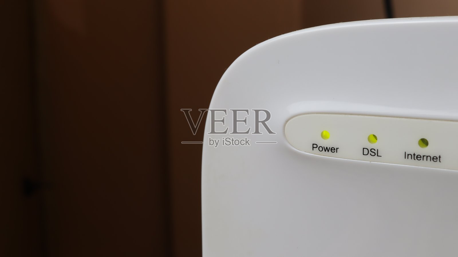 调制解调器有电，有信号，有网络灯。特写镜头照片摄影图片