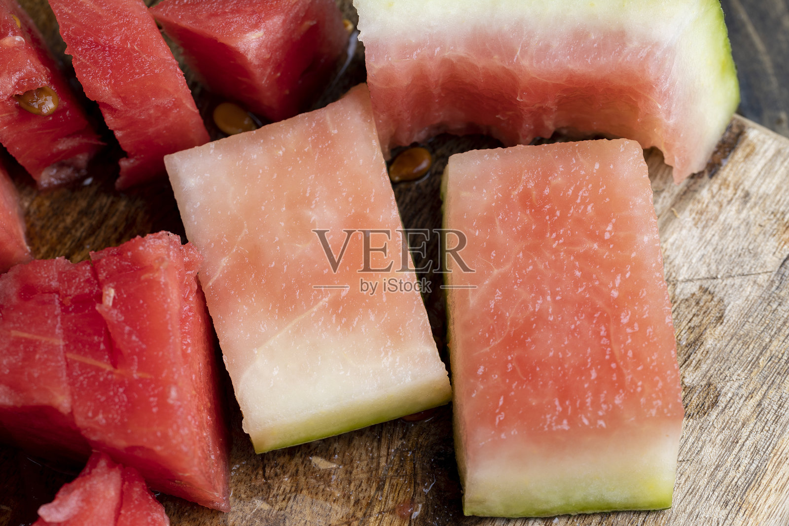 成熟的红西瓜可以吃照片摄影图片