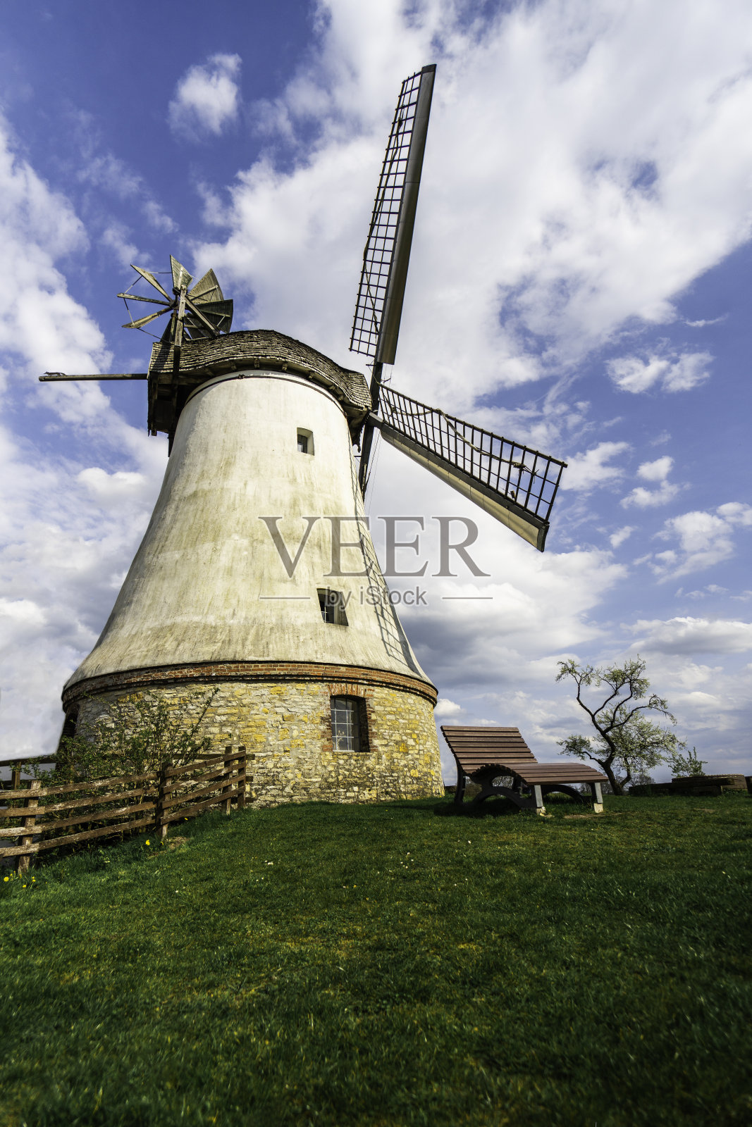 历史悠久的荷兰风车照片摄影图片