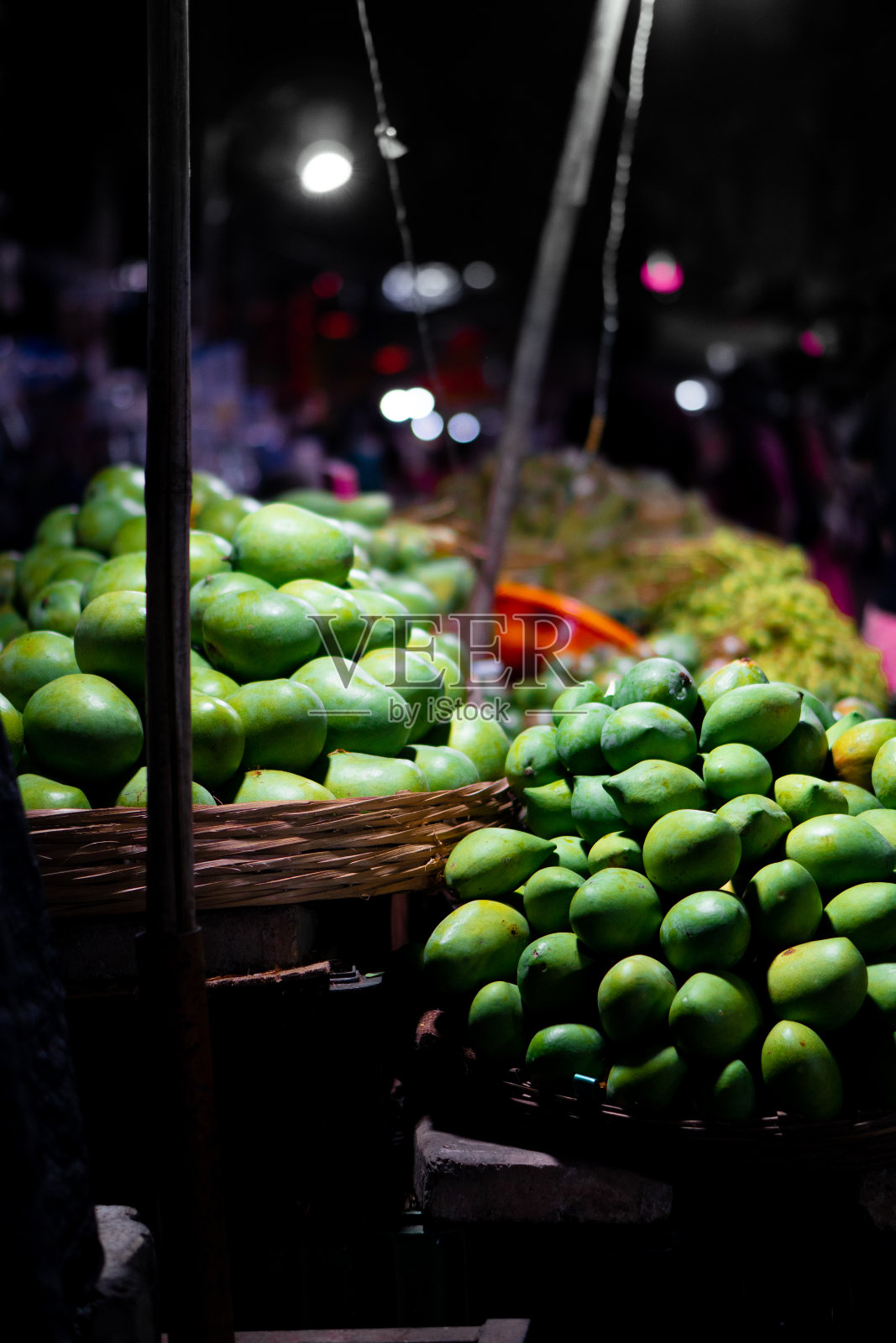新鲜的有机芒果，黄色和绿色照片摄影图片