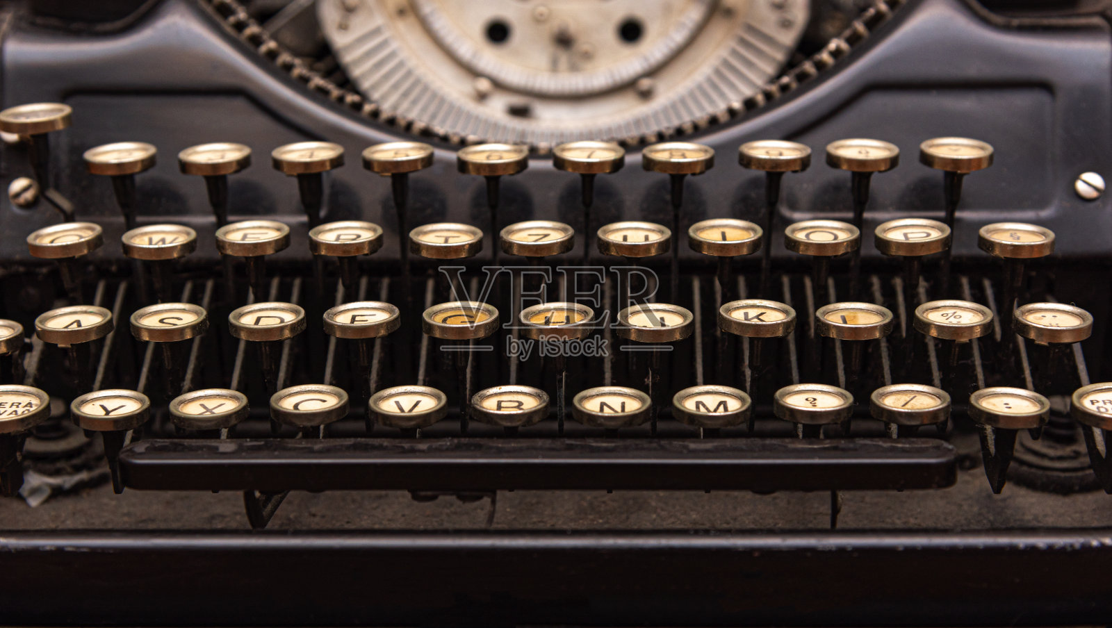 旧打字机特写。照片摄影图片