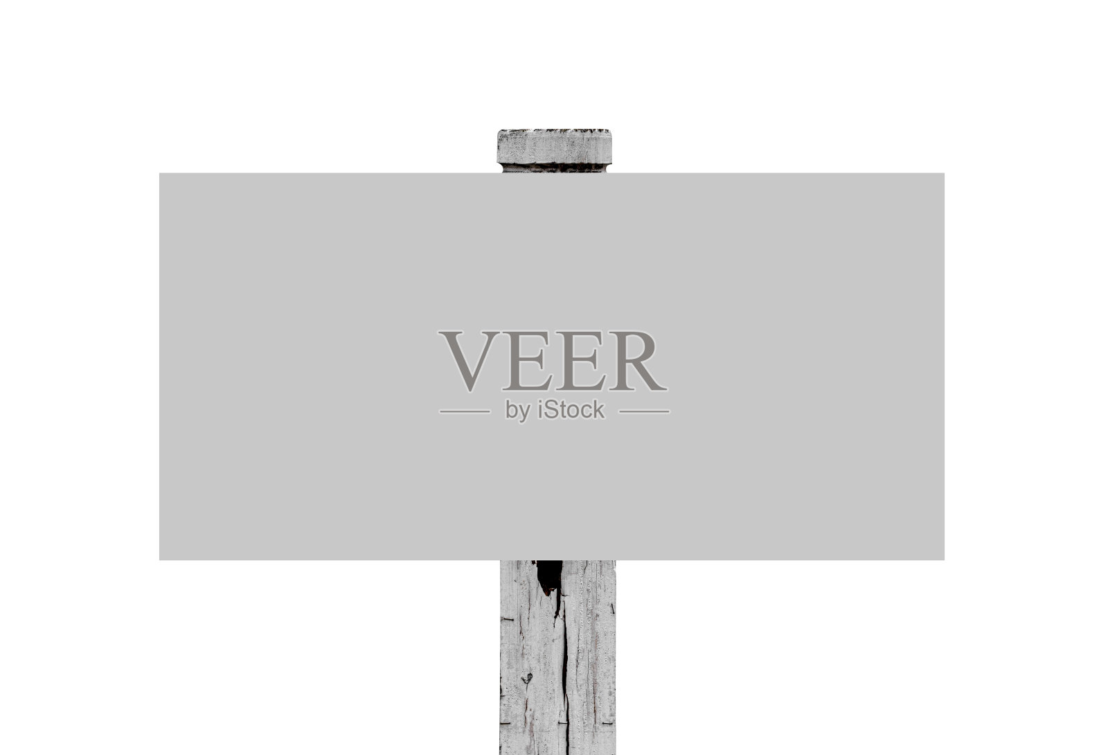 白色的盘子放在木桩上，孤立在白色上。照片摄影图片