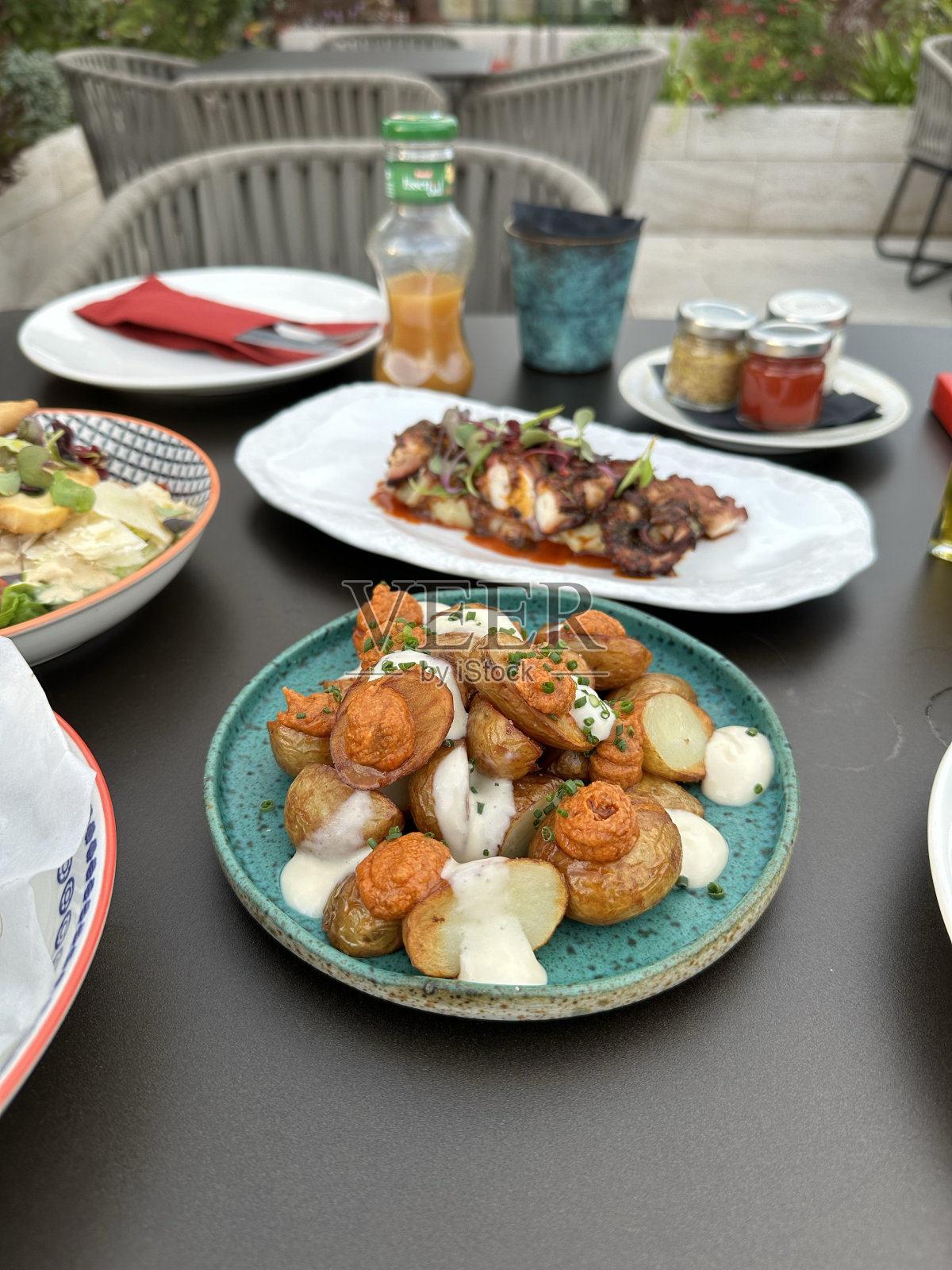 西班牙餐桌照片摄影图片