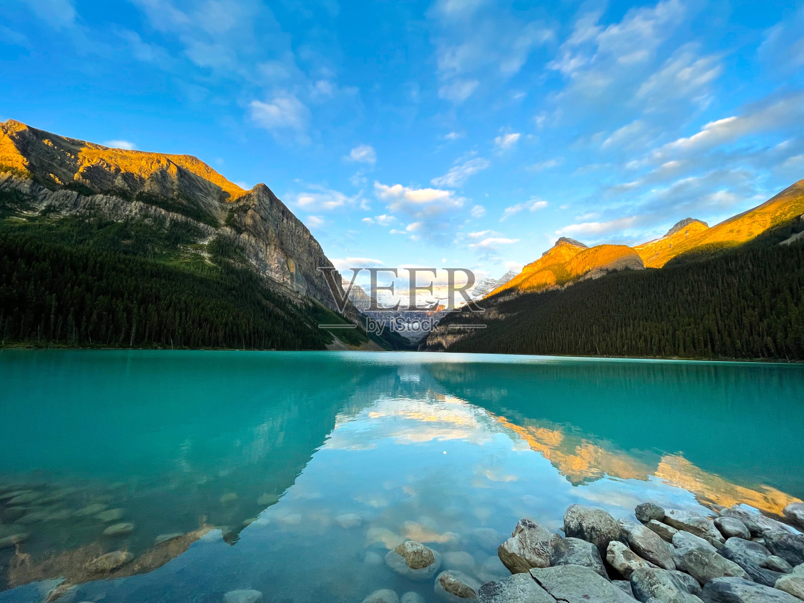 加拿大阿尔伯塔省的路易斯湖照片摄影图片