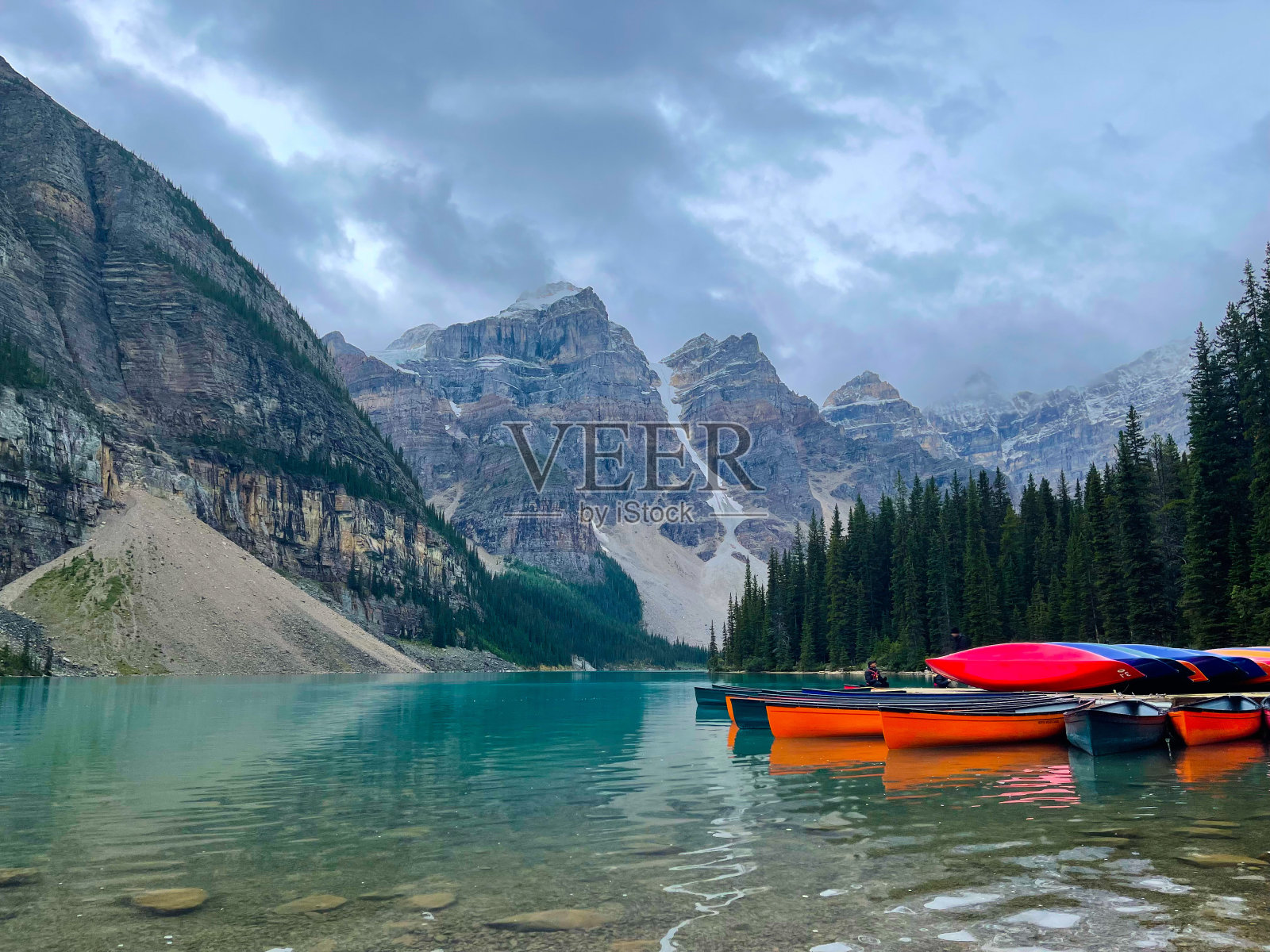 加拿大阿尔伯塔省的路易斯湖照片摄影图片