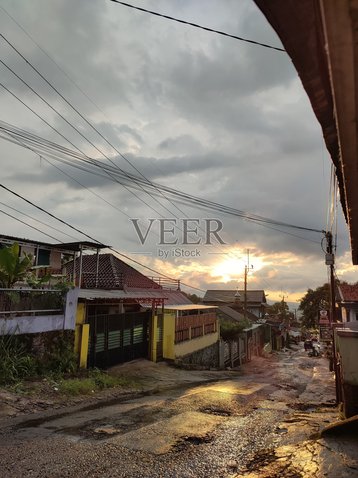 日落在村庄照片摄影图片