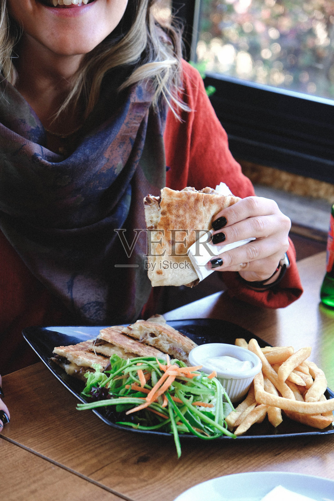 传统的土耳其吐司，美味的早餐照片摄影图片