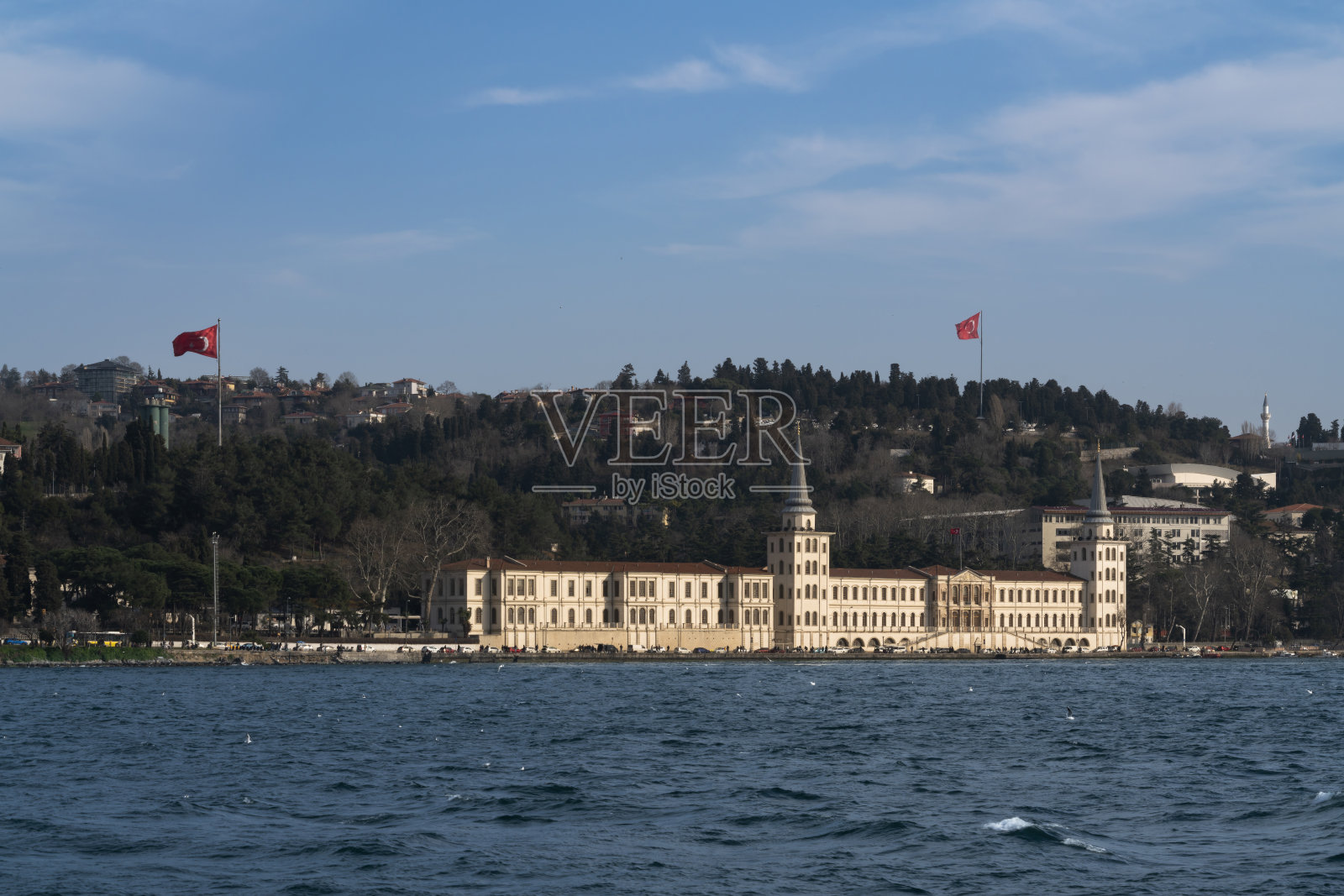 土耳其最古老的军事高中Kuleli军事高中位于土耳其伊斯坦布尔Uskyudar的Cengelkee区博斯普鲁斯海峡亚洲岸边照片摄影图片