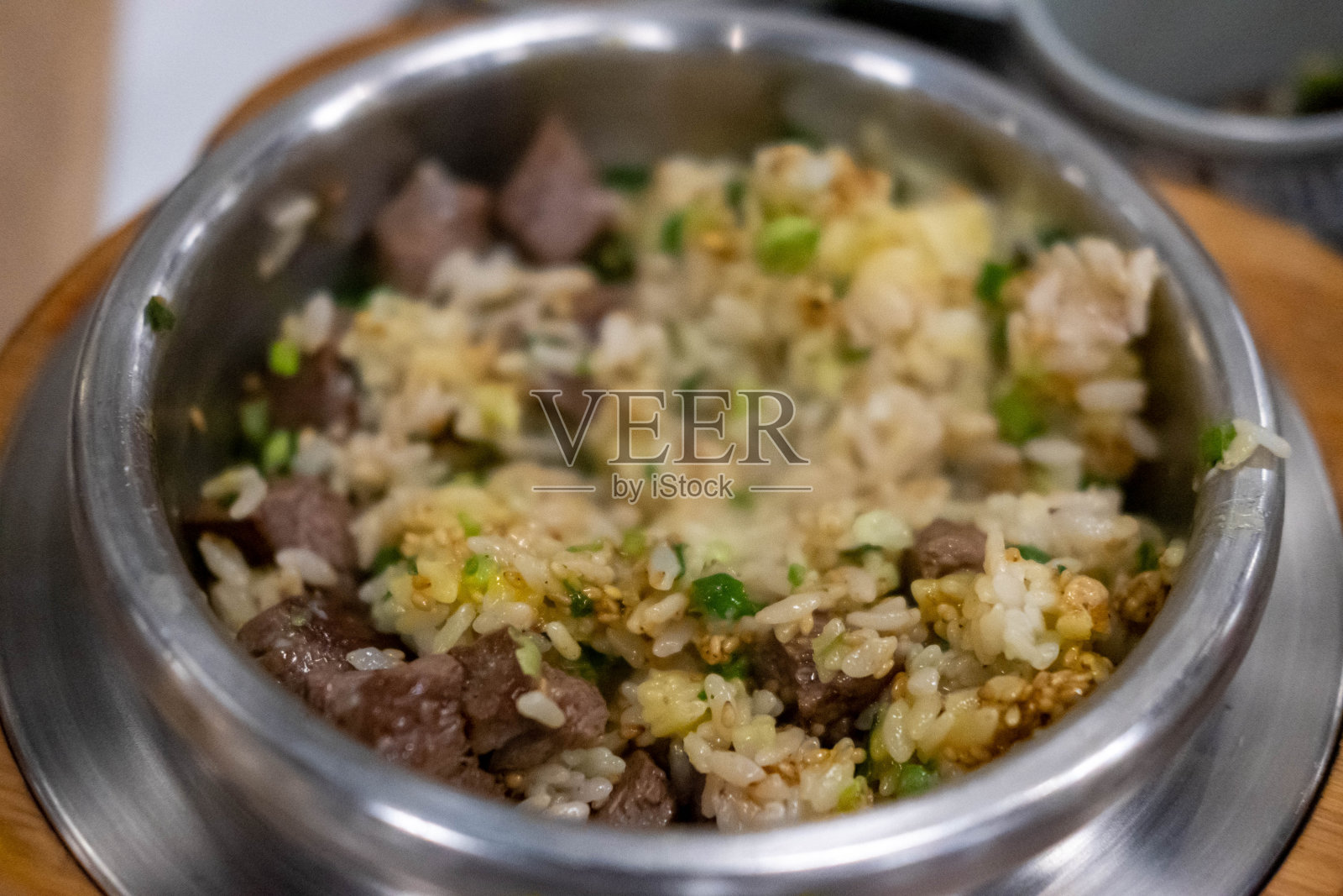 牛肉炒蛋饭。韩国食物照片摄影图片