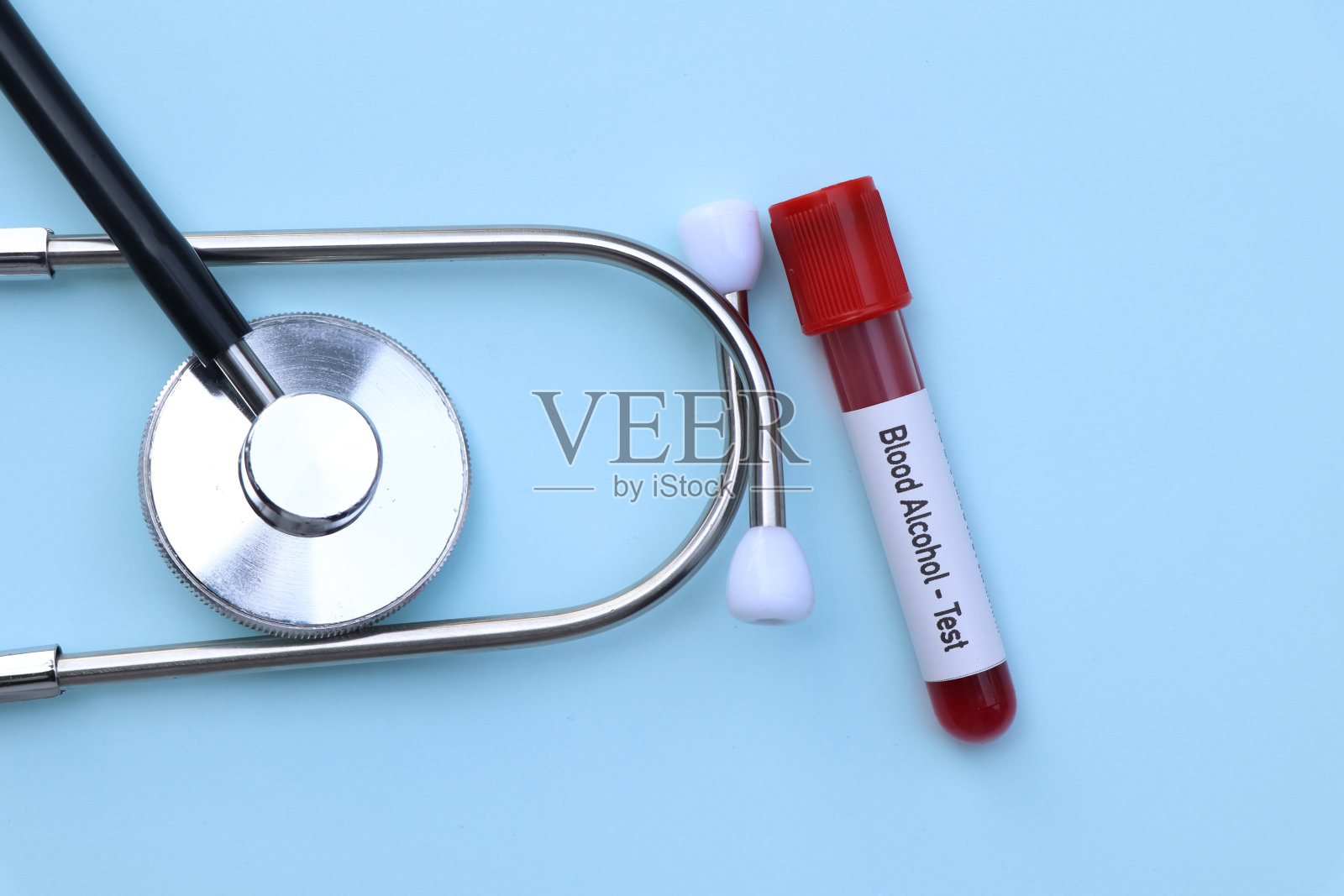 血液酒精测试来检查血液中的异常照片摄影图片