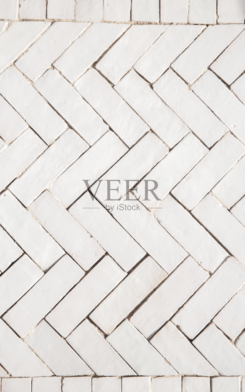 摩洛哥里亚德地板上的马拉喀什白琉璃瓦马赛克图案照片摄影图片