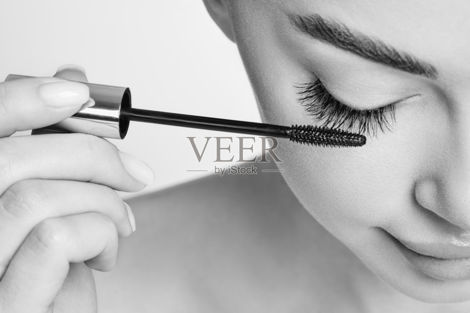 长着长长的假睫毛的美女照片摄影图片