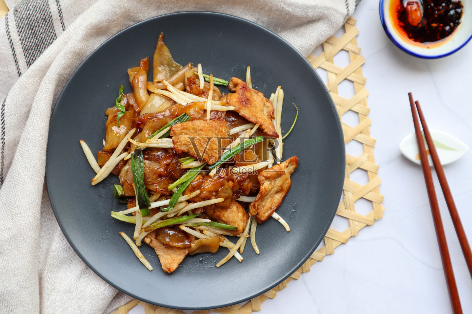 牛肉面-葱炒豆嘴面照片摄影图片