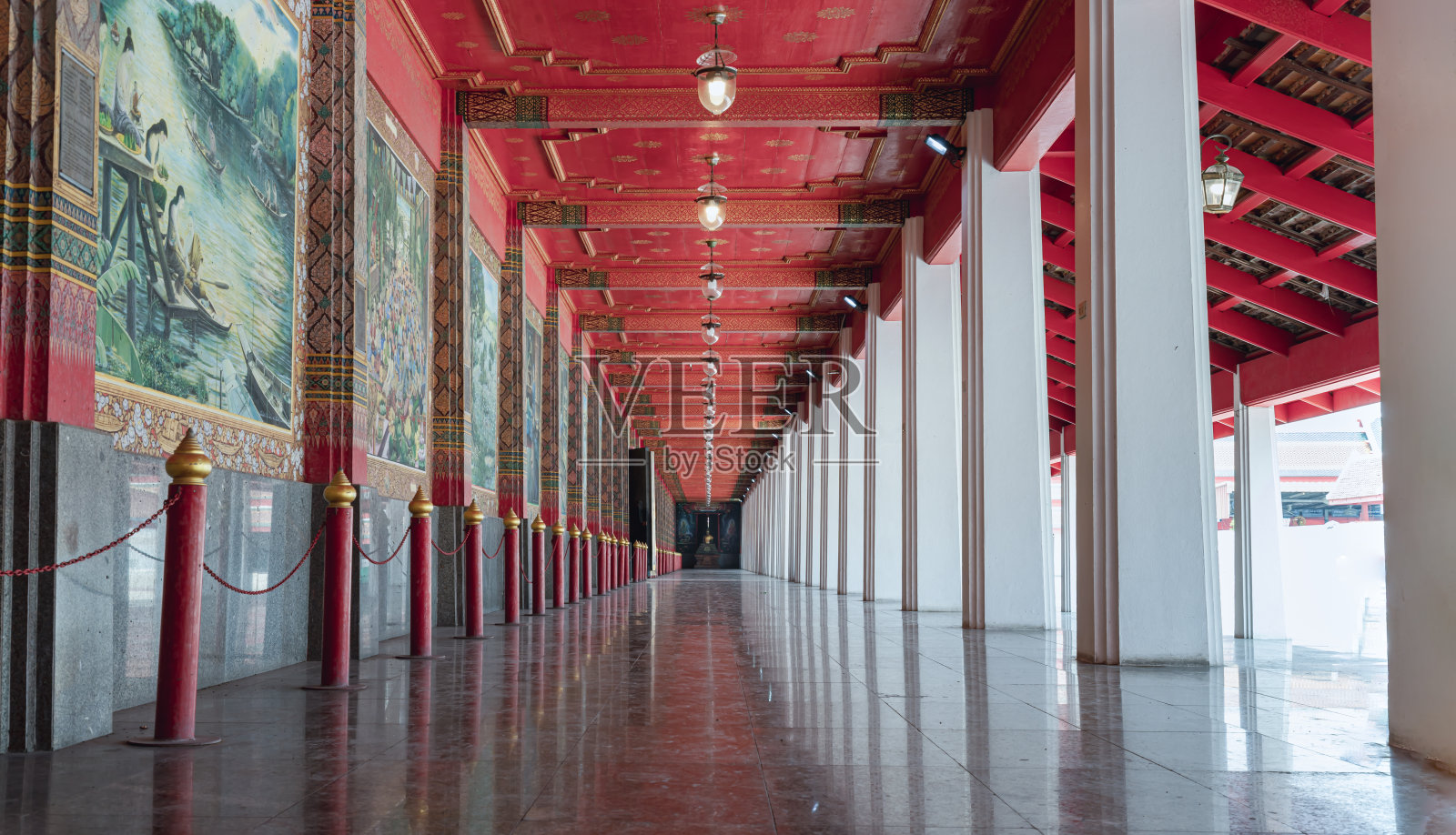 帕莱莱沃拉维汉寺的走道内部透视照片摄影图片