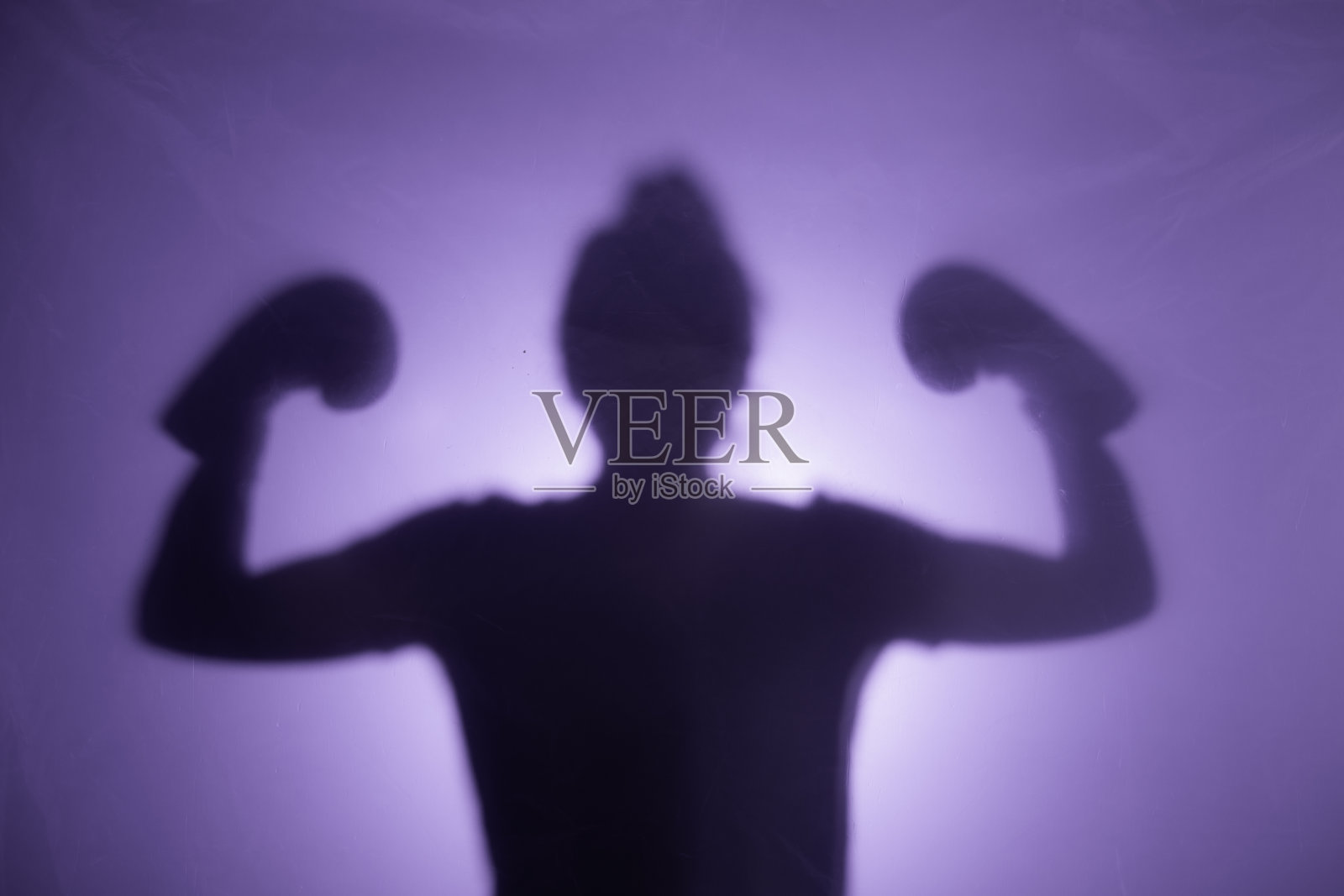 女孩的力量照片摄影图片