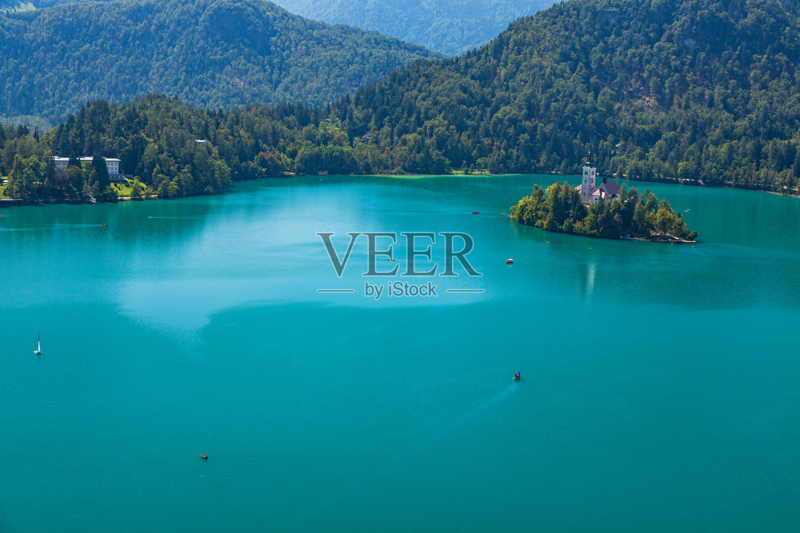 斯洛文尼亚布莱德湖和布莱德岛上的圣玛丽教堂照片摄影图片