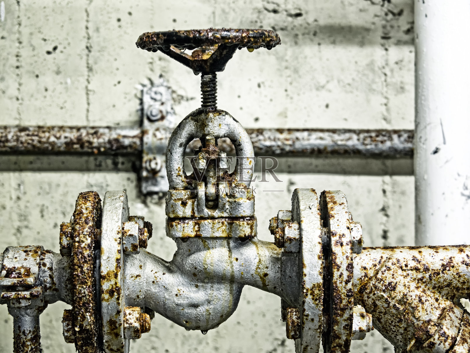 一个生锈的旧关闭阀的特写照片摄影图片