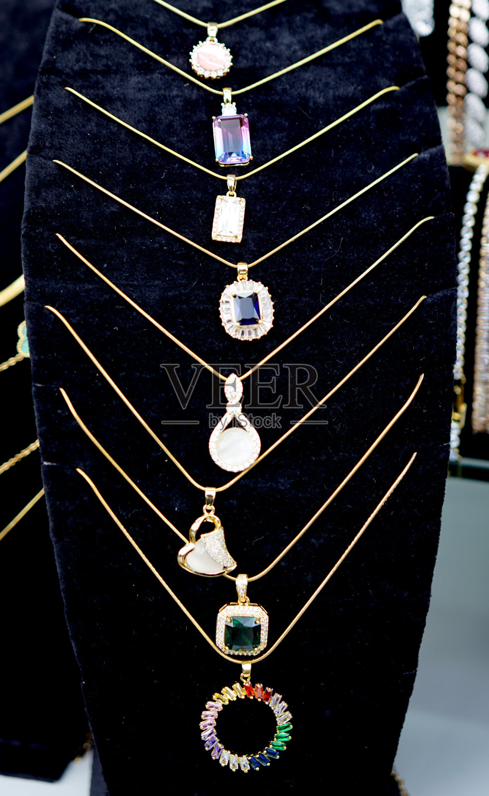 土耳其集市上出售的时尚小物件照片摄影图片