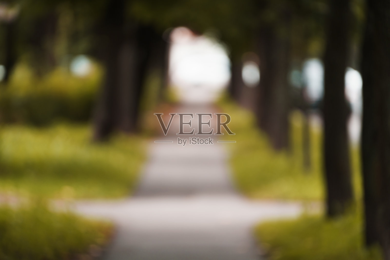 镇上秋天小巷的模糊背景照片摄影图片