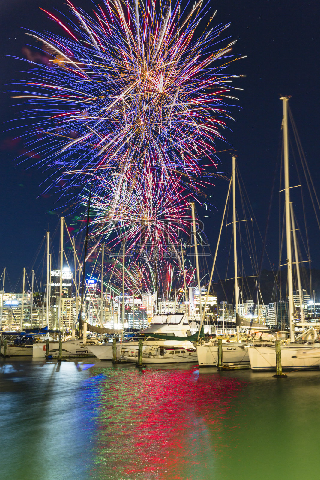 新西兰惠灵顿海滨的烟花照片摄影图片