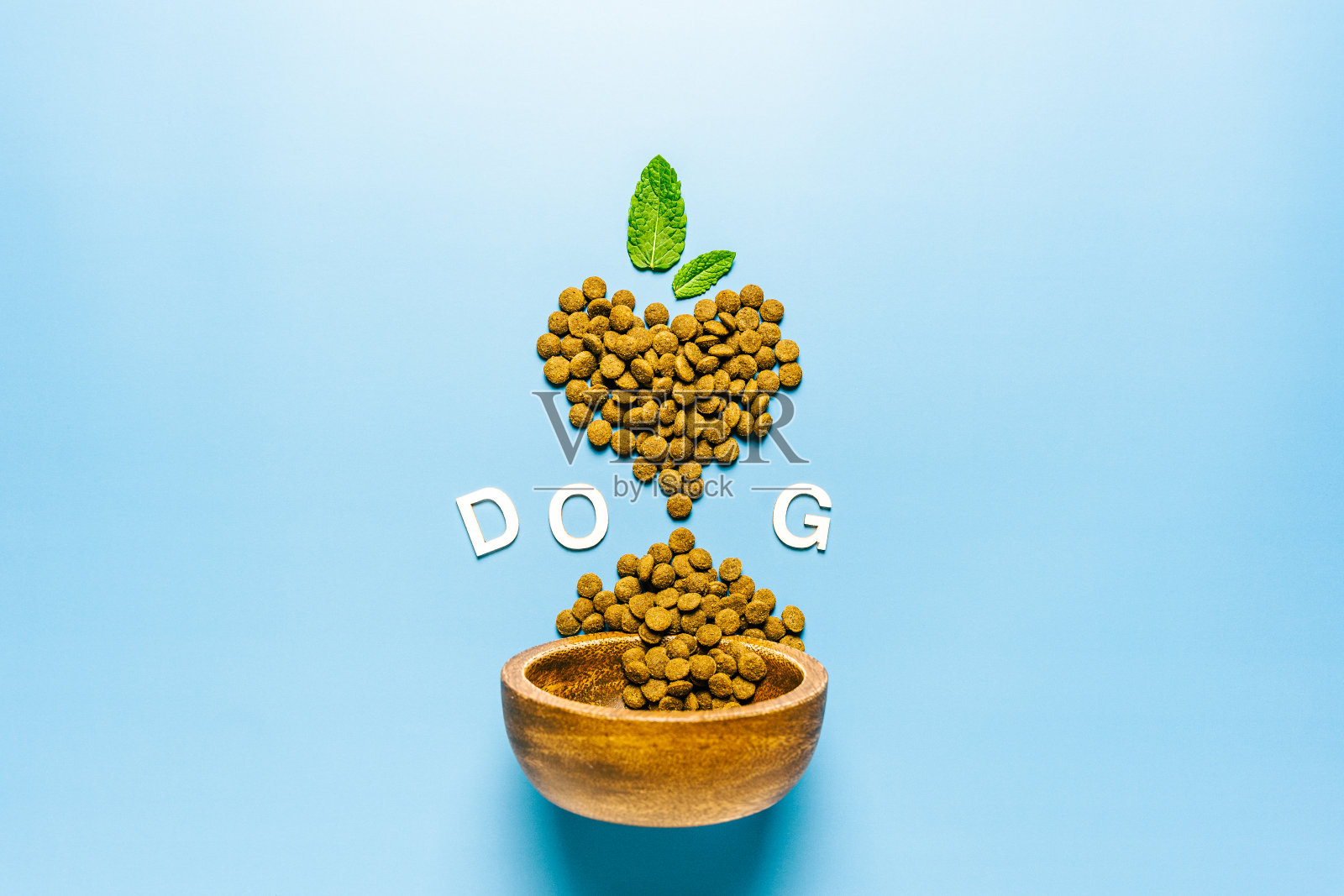 心形狗粮照片摄影图片