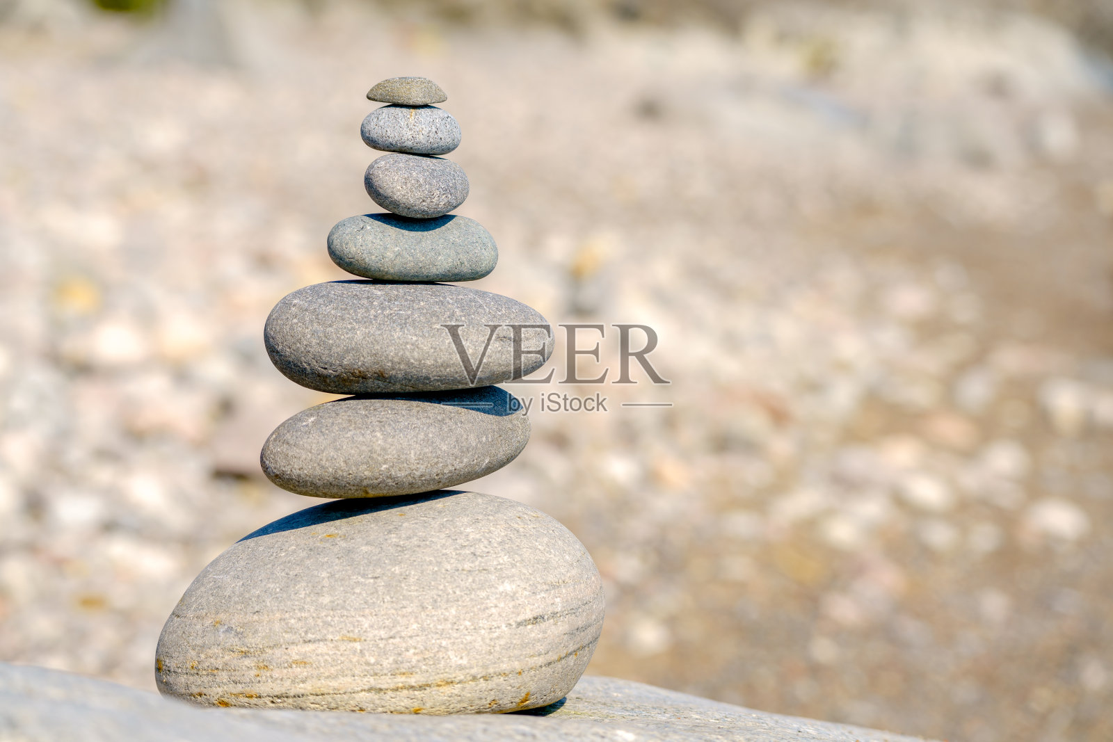 金字塔的石头。石质物体平衡不稳定。照片摄影图片