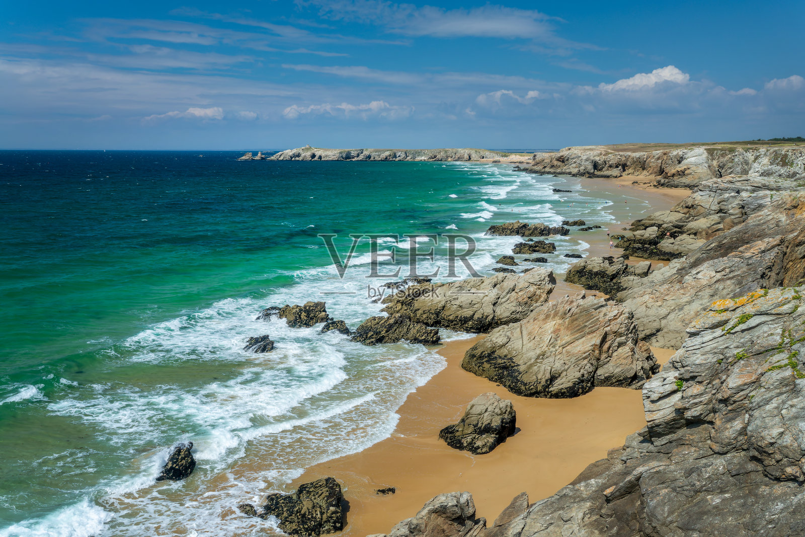 法国布列塔尼莫尔比汉基贝隆半岛西海岸的海滩上的岩石照片摄影图片