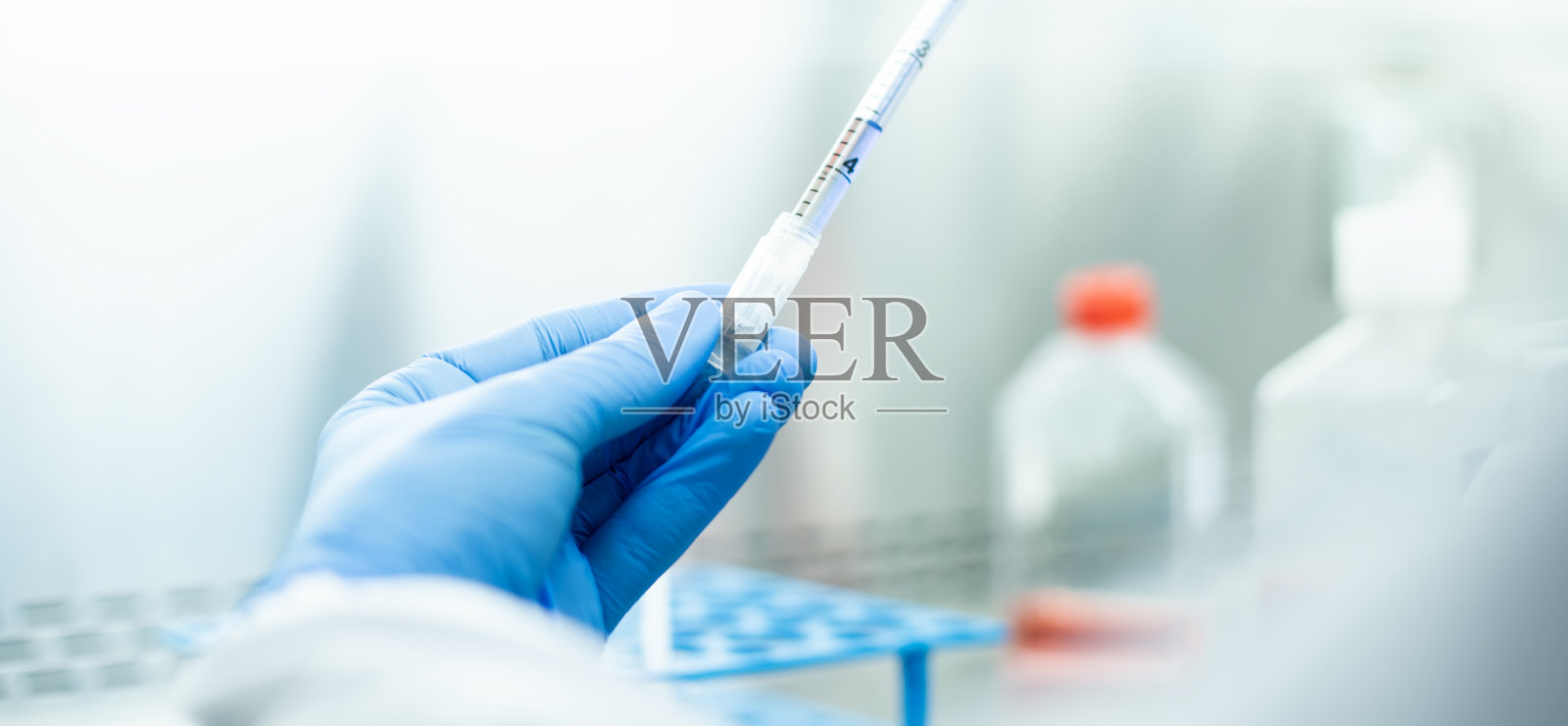 医学细胞培养，医学和细胞培养实验室，安全柜照片摄影图片