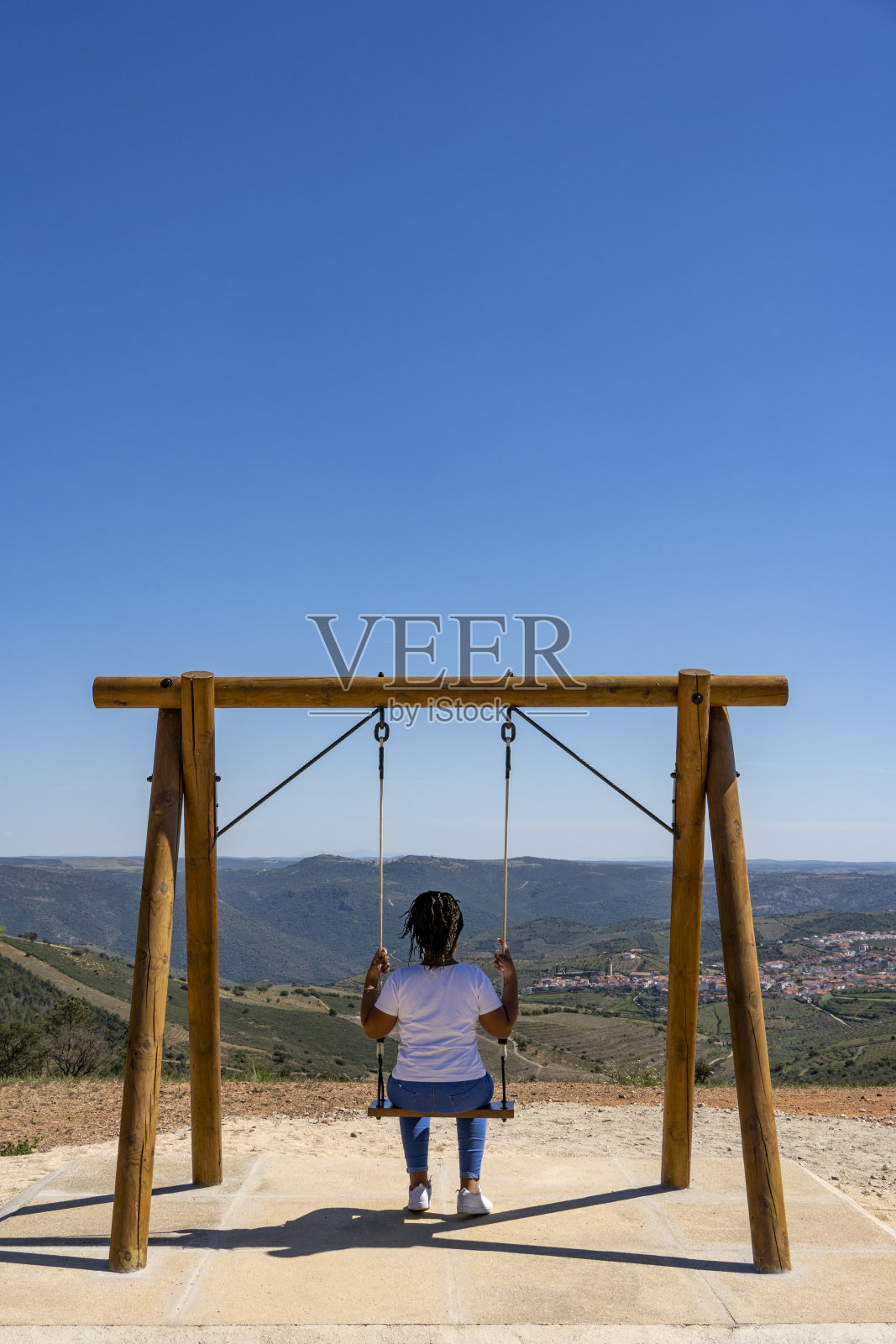 观景台。晴朗的春日。照片摄影图片