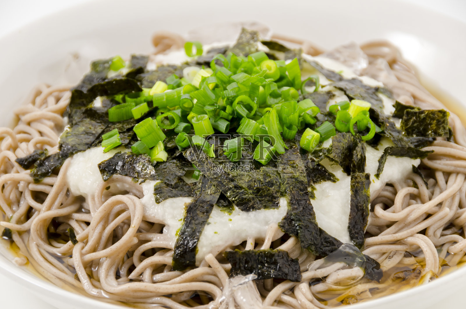 凉拌紫菜青葱荞麦面照片摄影图片