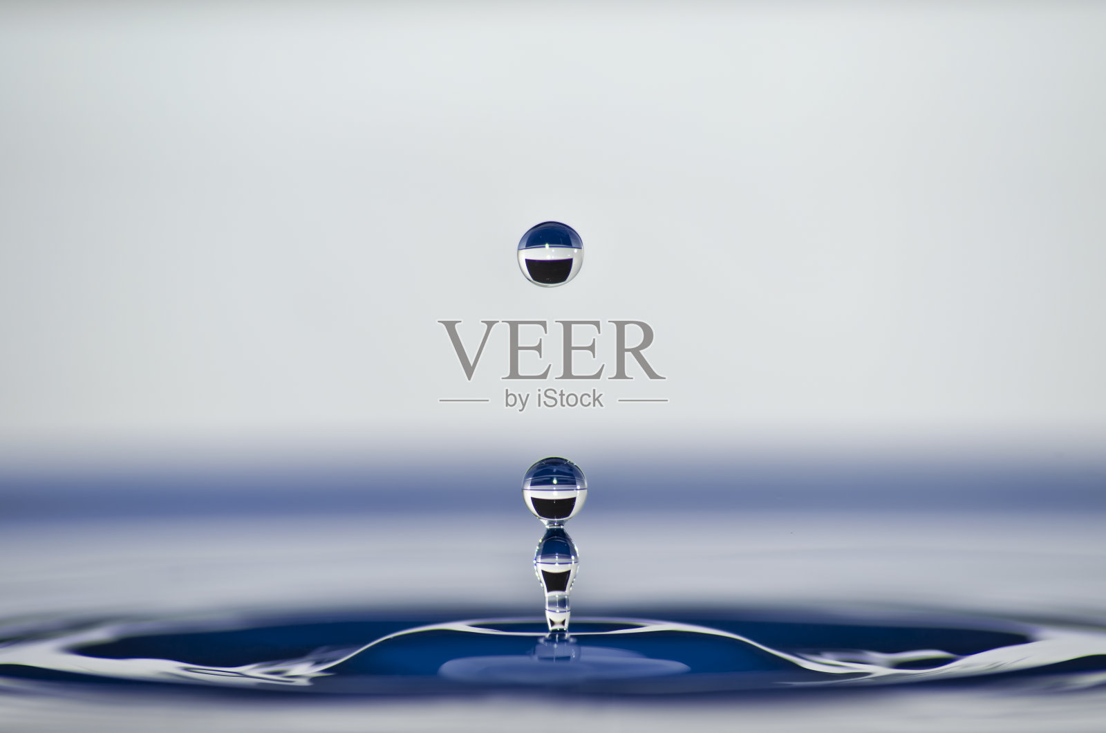 五颜六色的大水滴照片摄影图片