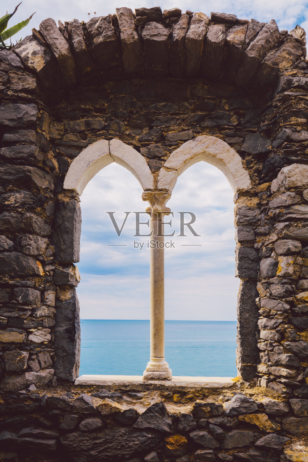 古老的海景窗。维内雷港，意大利照片摄影图片