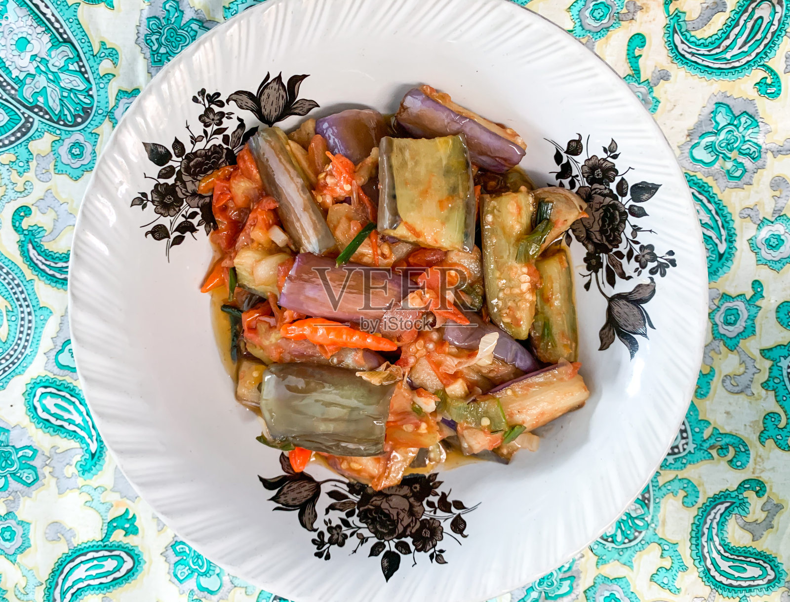 用辛辣的印尼原料炒茄子照片摄影图片