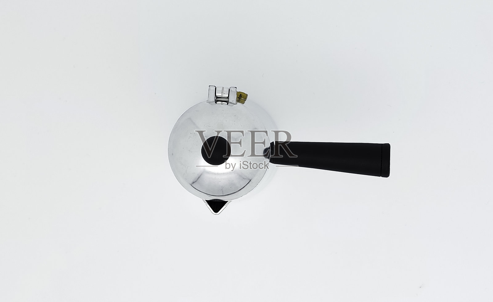 摩卡壶意大利咖啡机，孤立的白色背景与复制空间。Moka咖啡。俯视图或平面布局。照片摄影图片