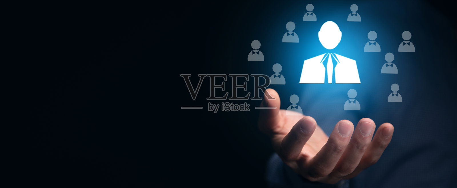 人力资源官员选择脱颖而出的员工照片摄影图片