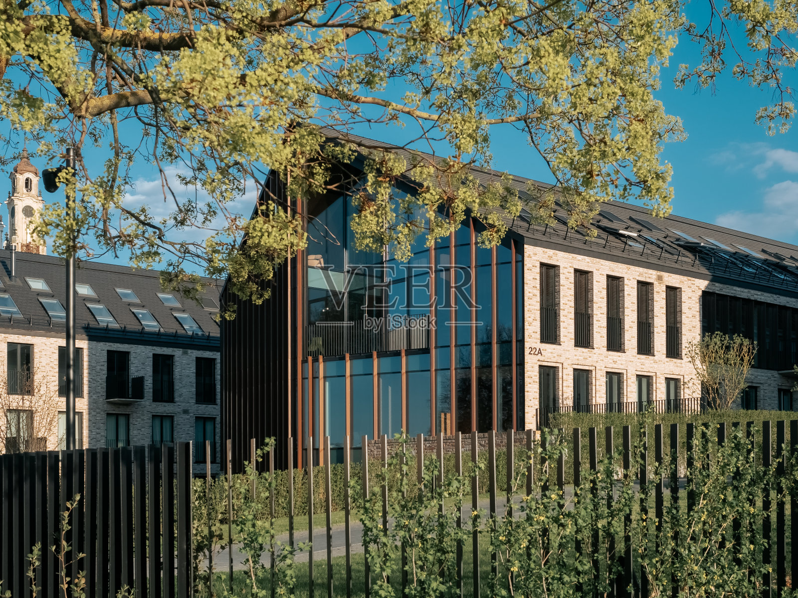 立陶宛维尔纽斯的一个现代住宅区。时尚的联排别墅照片摄影图片