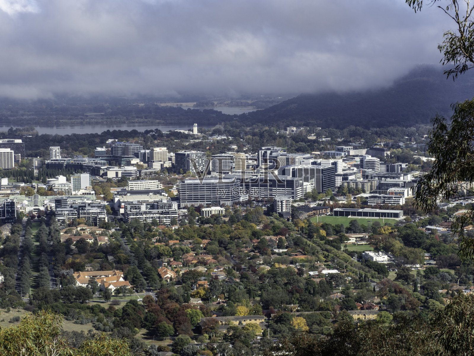 城市天际线和云照片摄影图片