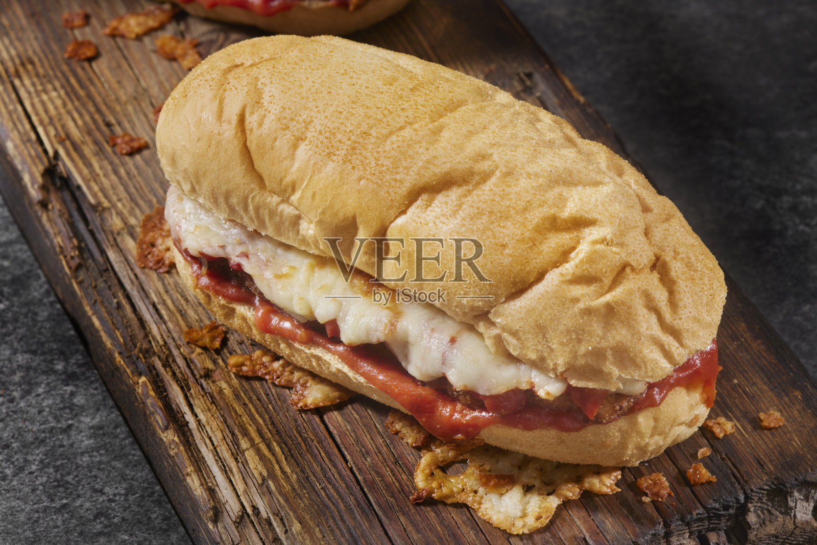 鸡肉帕尔马干酪三明治照片摄影图片