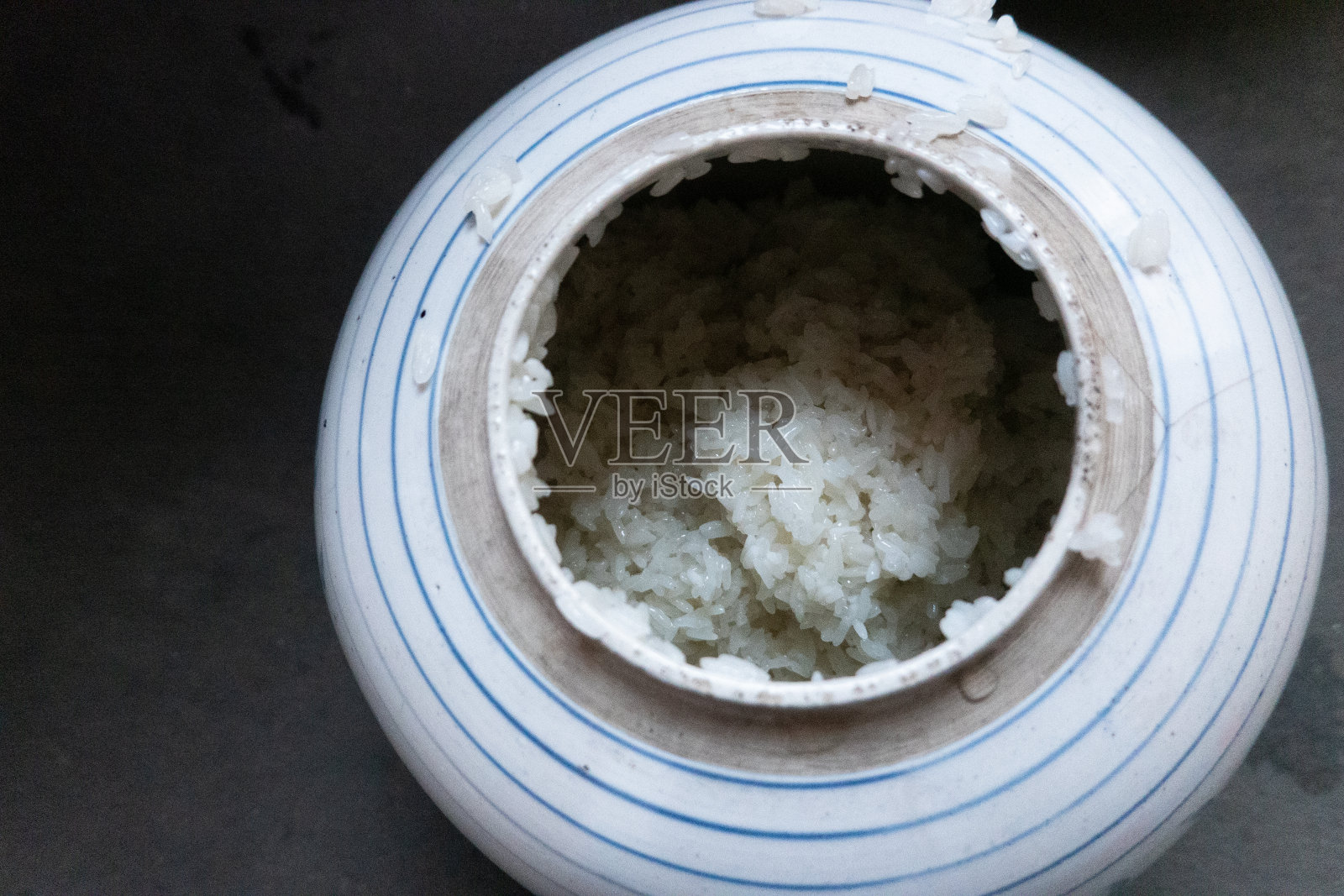 制作糯米酒的过程照片摄影图片