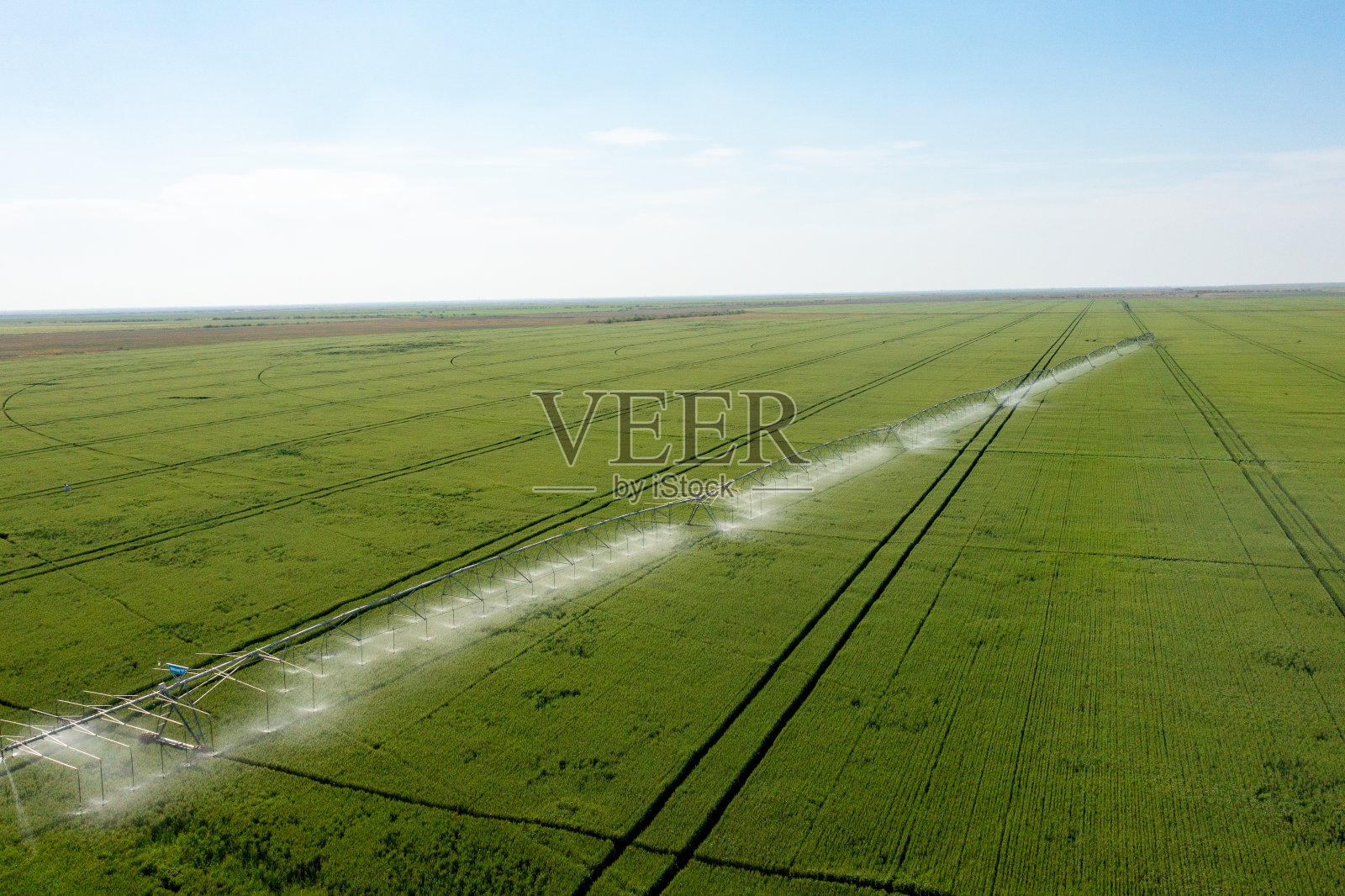 浇灌田地的灌溉支点照片摄影图片