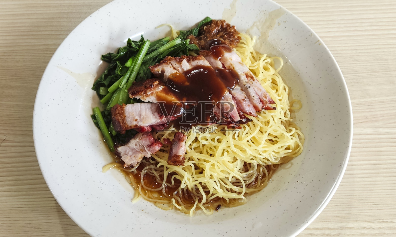 五花肉馄饨面照片摄影图片