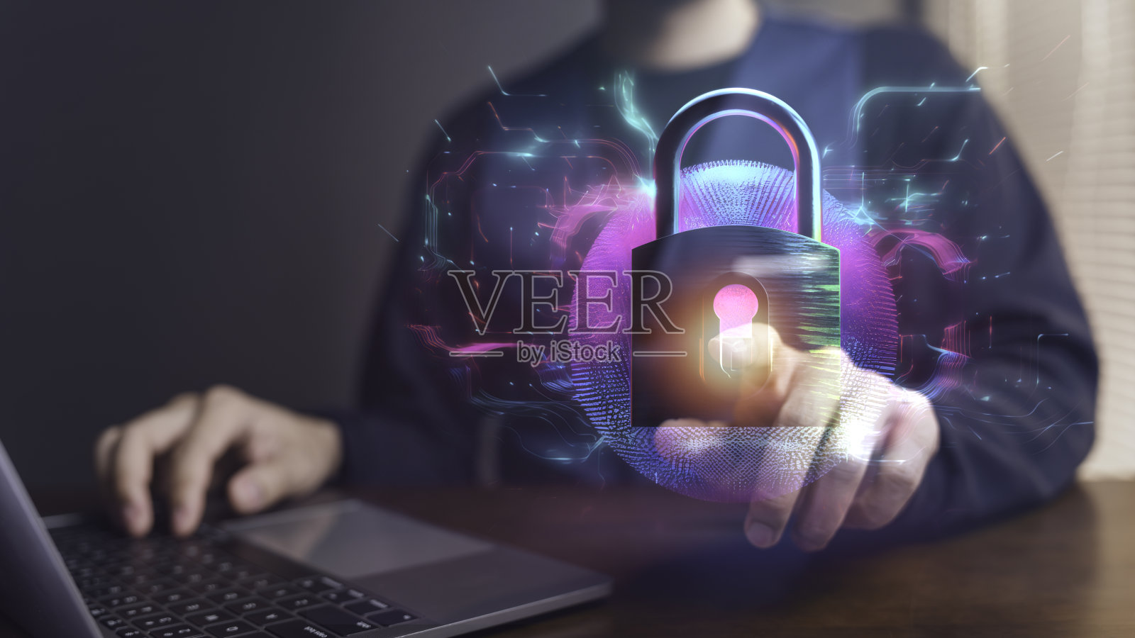 商人触摸屏幕，输入登录细节进入数字网络系统，商业数据保护账户采用密码保障安全，连接云端数据库技术概念。照片摄影图片