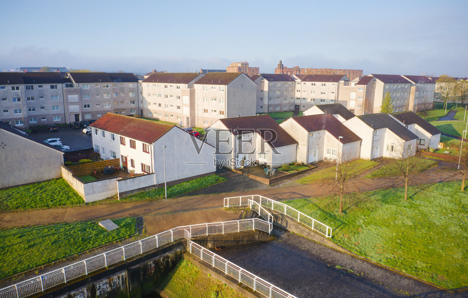 廉租房位于人口众多、社会福利问题严重的贫困地区照片摄影图片