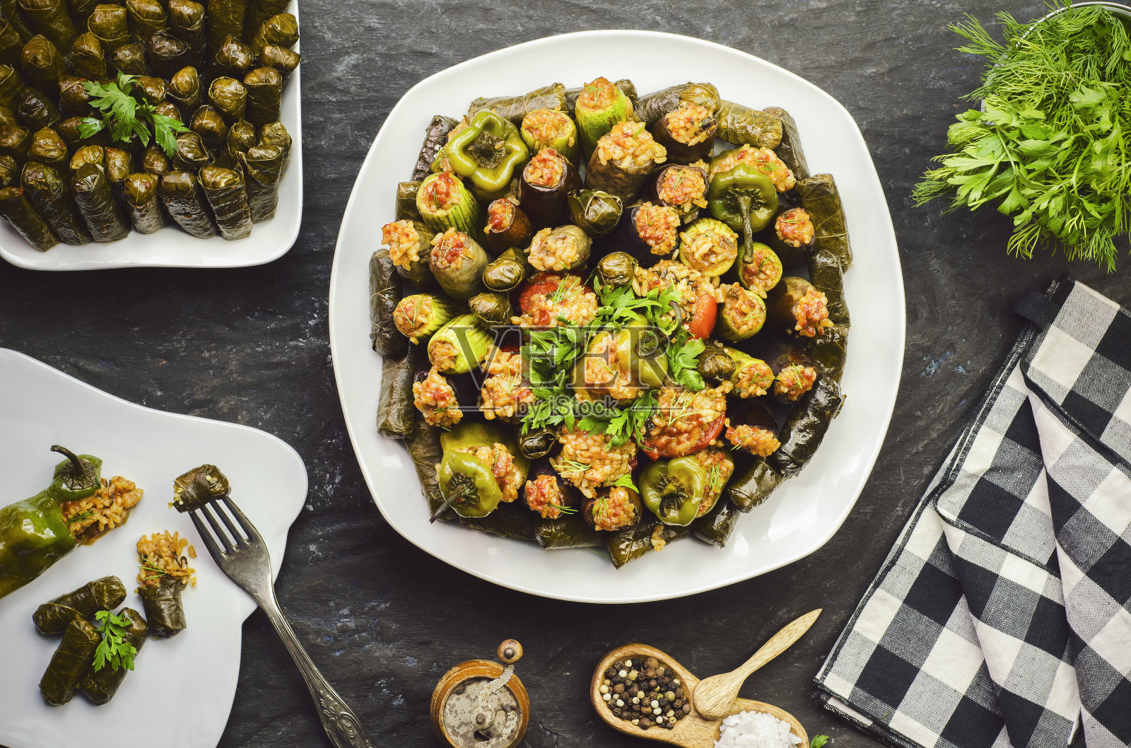 中东传统菜肴“Mahshy”或“Dolma”照片摄影图片