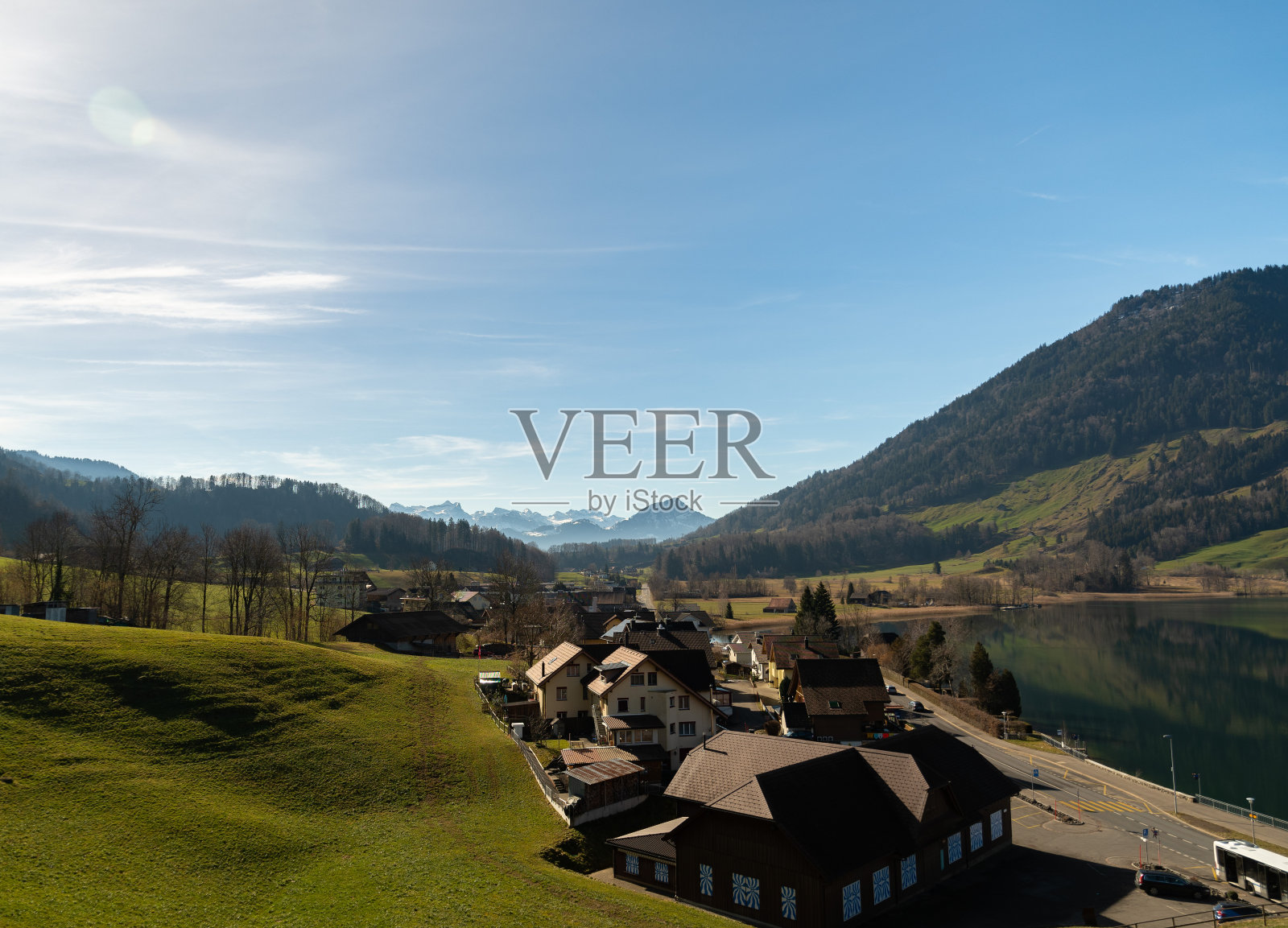 瑞士埃格里塞湖的湖景和令人惊叹的自然风光照片摄影图片