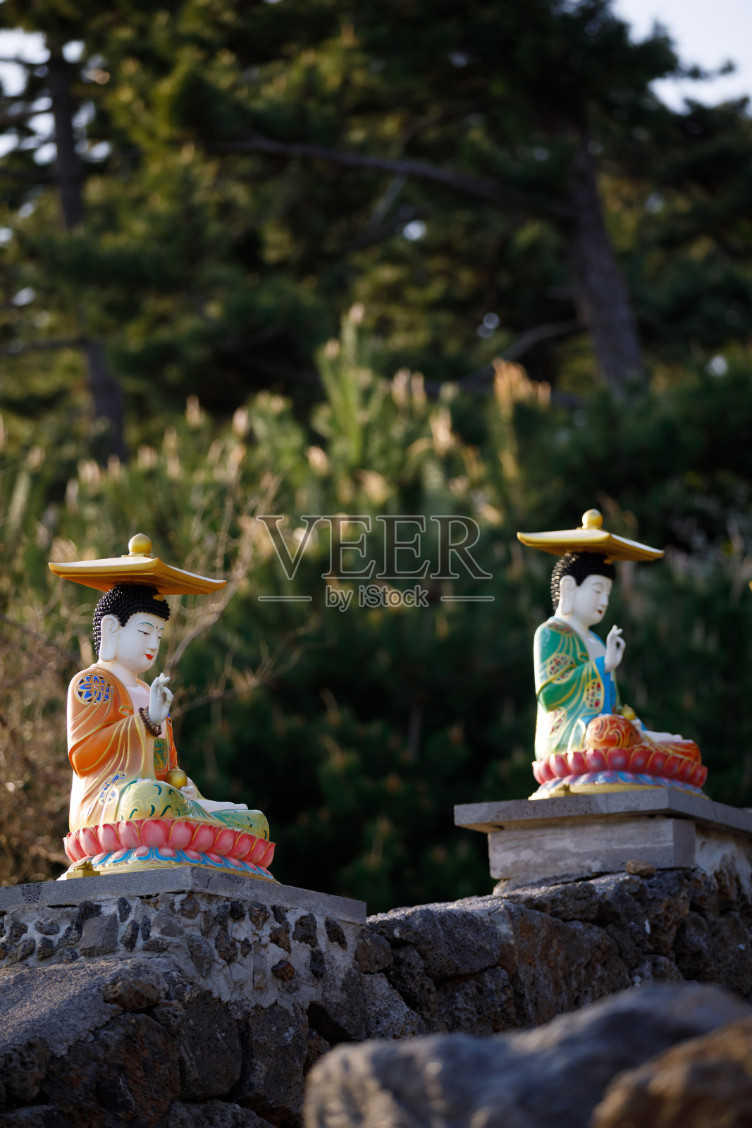 韩国济州岛的三帮山寺庙。照片摄影图片